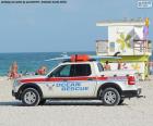 Çatıda bir surfboard ile Miami Beach okyanus kurtarma aracı